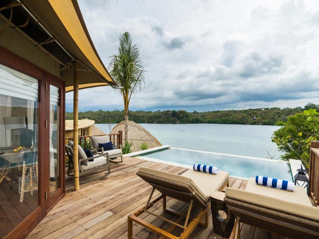 Hot Spring with Lake View