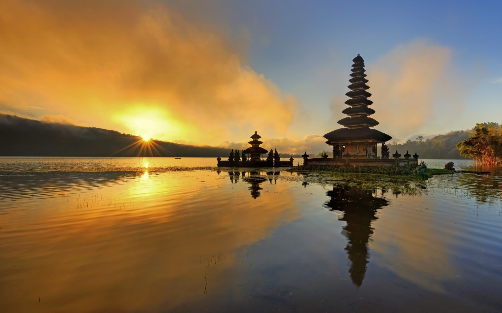Hot Spring with Lake View
